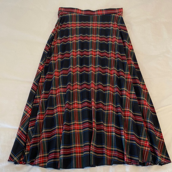 Red pleated checkered skirt - Picture 2 of 12